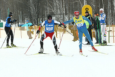 Спортсмены-лыжники ООО "Газпром добыча Оренбург" на спартакиаде 2012 года в Екатеринбурге