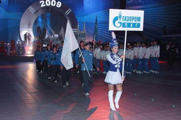 Торжественный выход сборной "Газпром ПХГ" на летней Спартакиаде 2009 года